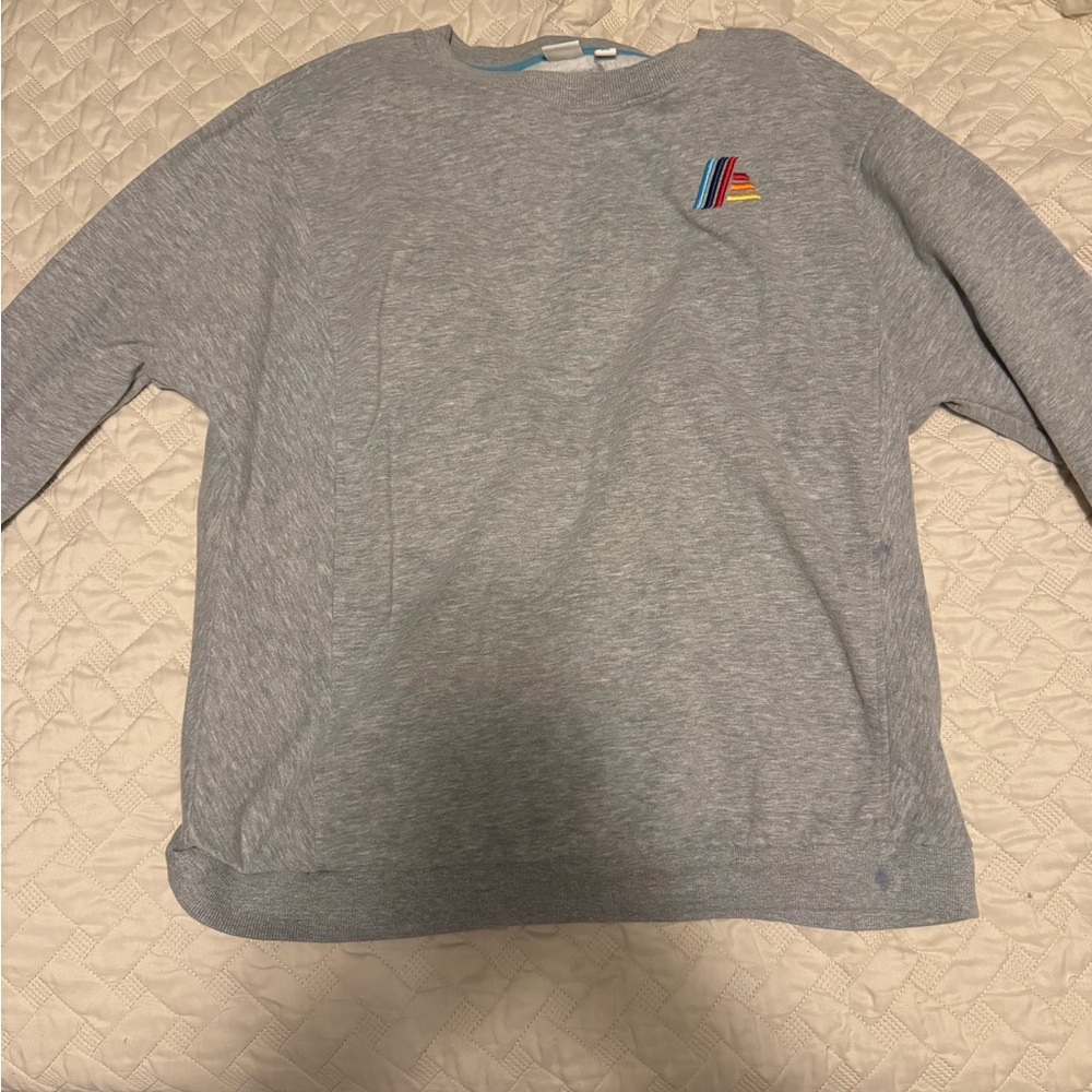 Classic Aldi Gray Crewneck Sweater with Subtle Accent